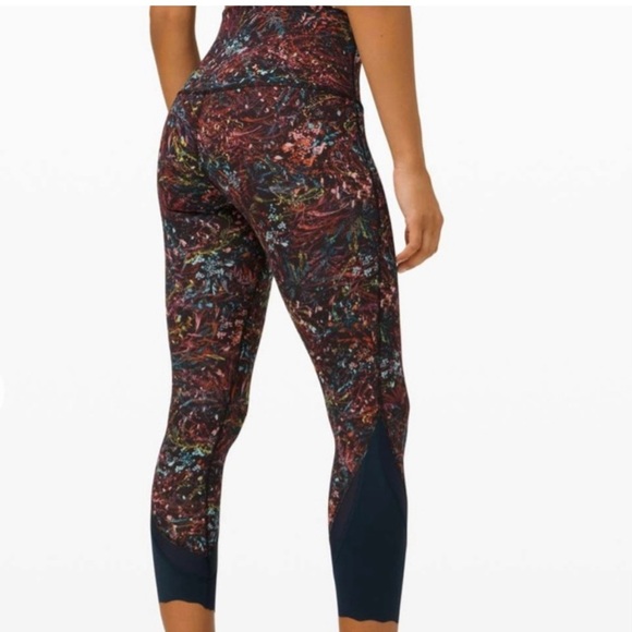 Lululemon Wunder Under High Rise Crop
Scallop, Foliage Overlay - Picture 3 of 8